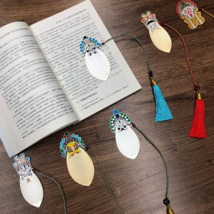 Chińska zakładka do maski operowej